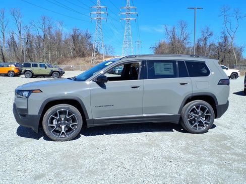 New 2026 Jeep Cherokee Overland image 2