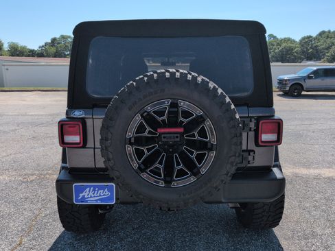 Used 2020 Jeep Wrangler Unlimited Sport S AWD/4WD image 4