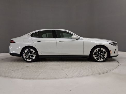 New 2026 BMW 530i RWD image 6