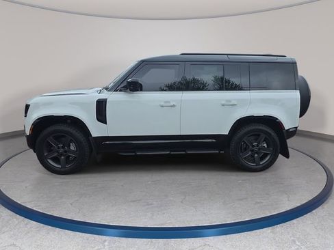 Certified 2025 Land Rover Defender 110 X-Dynamic SE AWD/4WD image 9