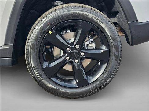New 2026 Jeep Grand Cherokee Limited w/ Limited Altitude Package AWD/4WD image 11