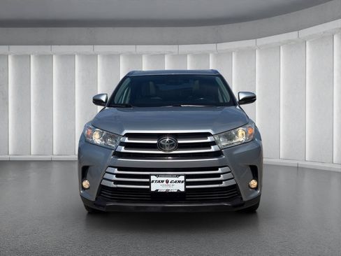Used 2018 Toyota Highlander XLE AWD/4WD image 9