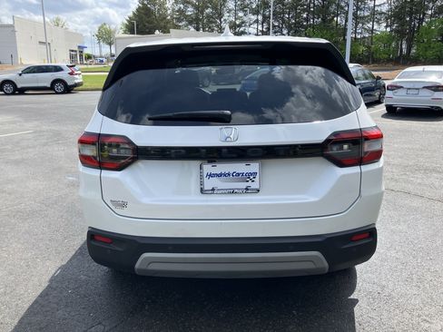 Certified 2025 Honda Pilot EX-L image 9