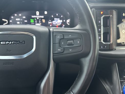 Used 2023 GMC Yukon XL Denali Ultimate AWD/4WD image 19