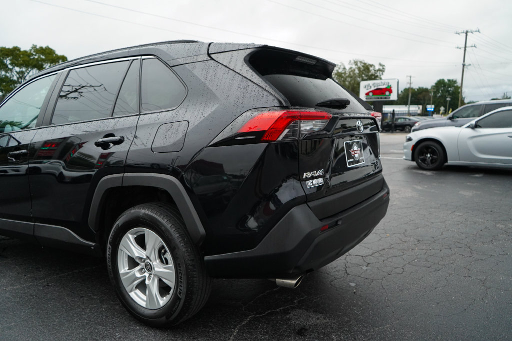 Used 2021 Toyota RAV4 XLE FWD image 21