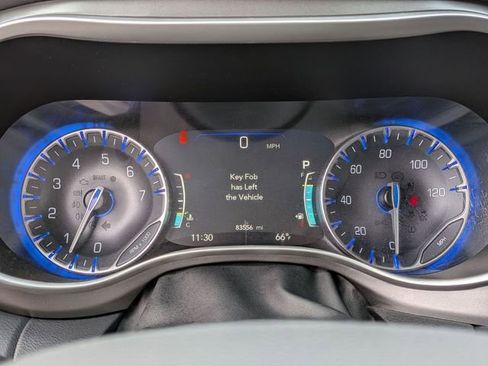 Certified 2023 Chrysler Pacifica Touring-L FWD image 16