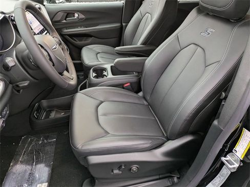 New 2026 Chrysler Pacifica Select image 11