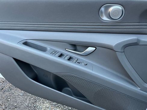 Used 2025 Hyundai Elantra SEL image 20