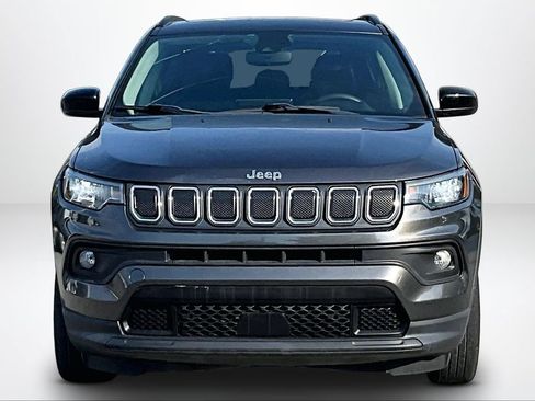 Used 2022 Jeep Compass Latitude w/ Sun and Sound Group AWD/4WD image 4
