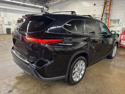 Used 2021 Toyota Highlander Limited image 6
