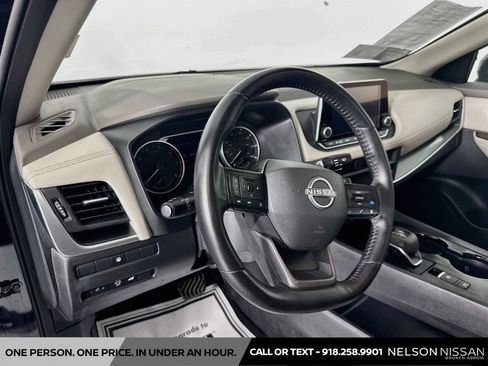 Certified 2025 Nissan Rogue SV AWD/4WD image 9