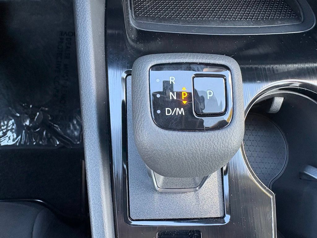 Used 2023 Nissan Rogue S AWD/4WD image 40