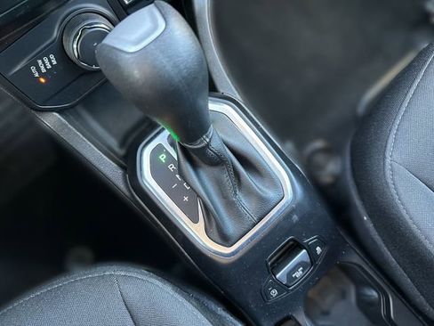 Used 2023 Jeep Renegade Latitude AWD/4WD image 23