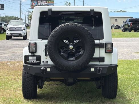 Used 2017 Jeep Wrangler Unlimited Sahara w/ Connectivity Group AWD/4WD image 5