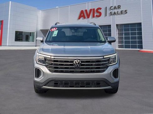 Used 2025 Volkswagen Atlas SE image 2