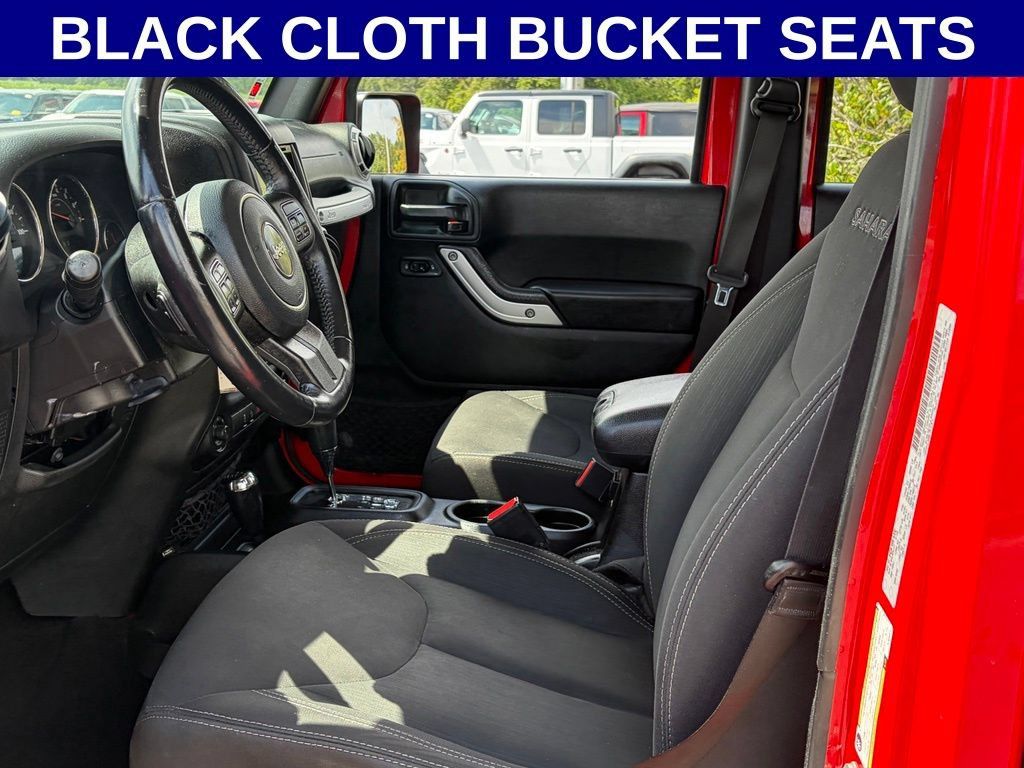 Used 2018 Jeep Wrangler Unlimited Sahara w/ Connectivity Group AWD/4WD image 4