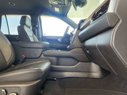 Used 2025 GMC Yukon Denali RWD image 24