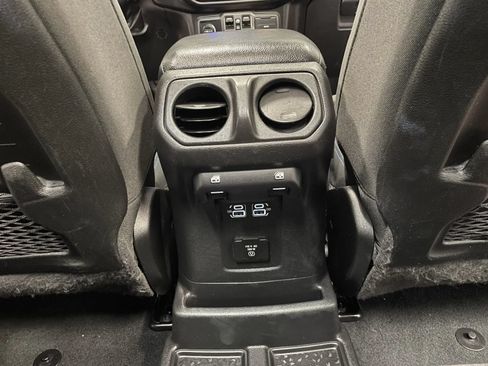 Used 2022 Jeep Wrangler Unlimited Rubicon 4xe AWD/4WD image 31