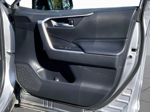Used 2019 Toyota RAV4 XLE w/ Carpet Mat Package AWD/4WD image 22