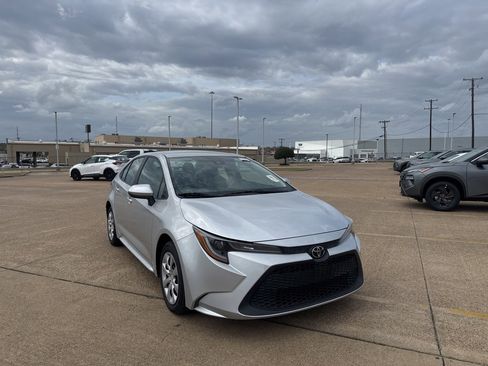 Used 2022 Toyota Corolla LE image 1