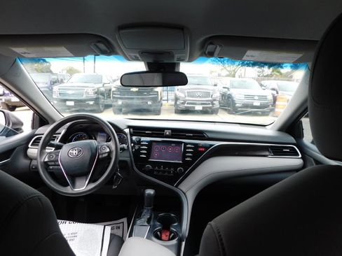 Used 2018 Toyota Camry LE image 34