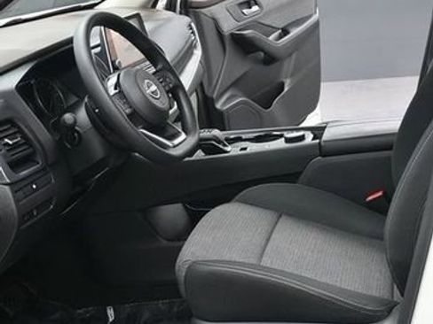 Used 2023 Nissan Rogue SV AWD/4WD image 16