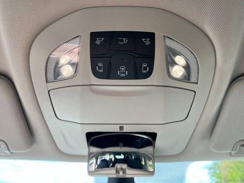 Used 2023 Chrysler Pacifica Touring-L FWD image 37