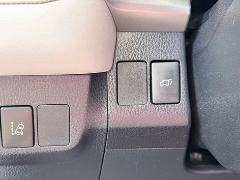 Used 2018 Toyota RAV4 XLE FWD image 33