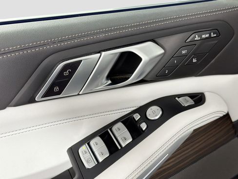 Certified 2023 BMW X7 xDrive40i w/ Premium Package image 18