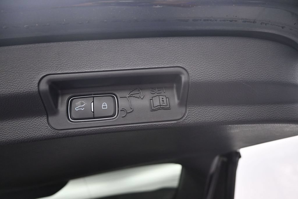 Used 2023 Ford Explorer Limited w/ Equipment Group 301A RWD image 17