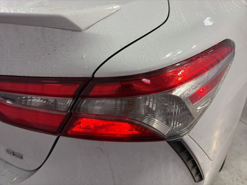 Used 2019 Toyota Camry SE image 9