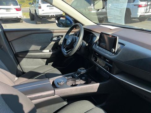 Used 2023 Nissan Rogue SV AWD/4WD image 9