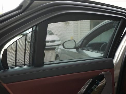 Used 2023 BMW 740i w/ Executive Package image 26