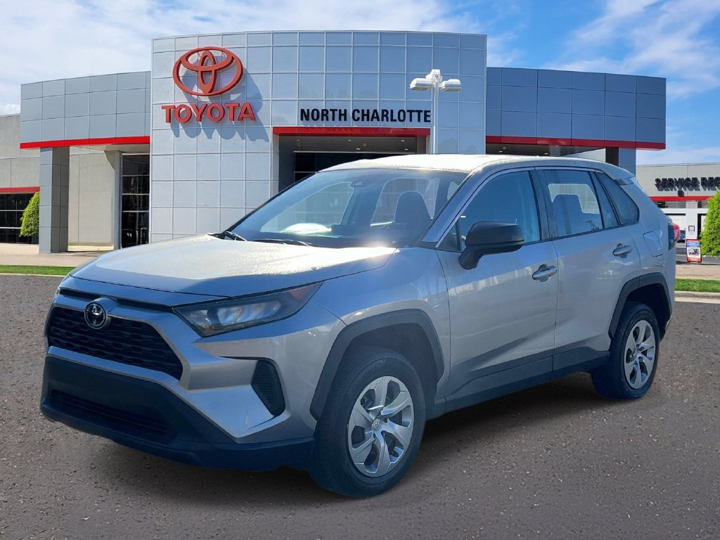 Used 2022 Toyota RAV4 LE FWD image 5