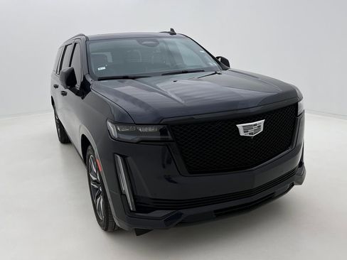 Used 2023 Cadillac Escalade ESV Sport Platinum image 3