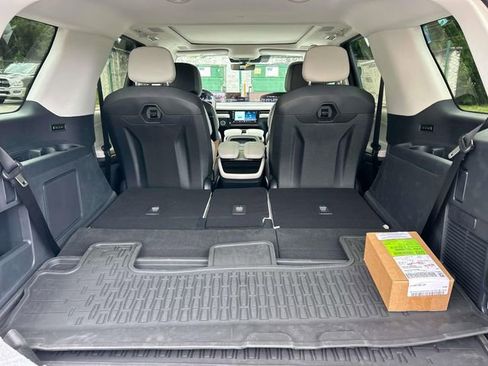 New 2026 Lincoln Navigator Reserve AWD/4WD image 13