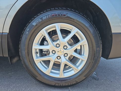 Used 2023 Chevrolet Equinox LT FWD image 32