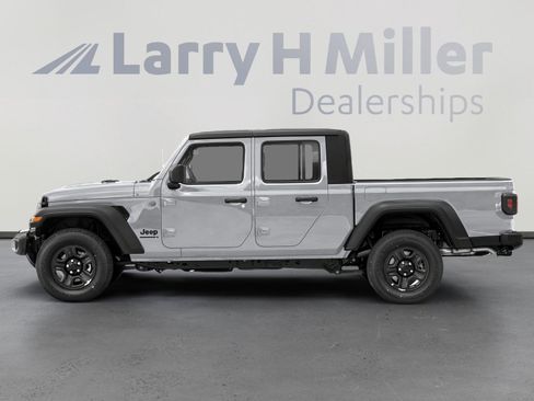 Used 2023 Jeep Gladiator Sport image 3