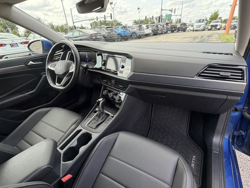 Used 2024 Volkswagen Jetta SE FWD image 24