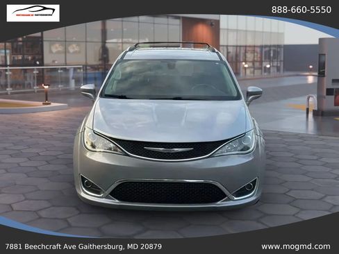 Used 2017 Chrysler Pacifica Touring-L FWD image 7