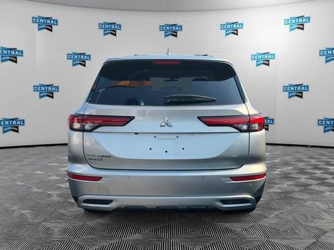 Used 2024 Mitsubishi Outlander AWD image 4