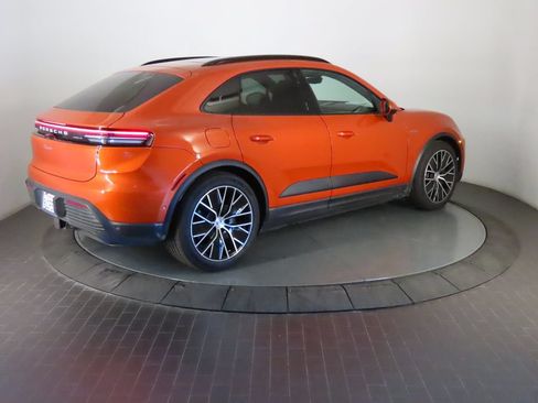 Certified 2025 Porsche Macan Electric RWD image 7