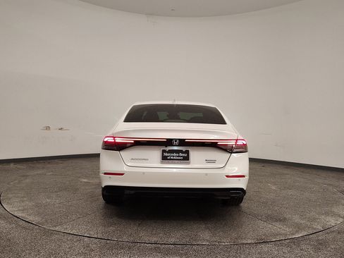 Used 2024 Honda Accord Touring image 9
