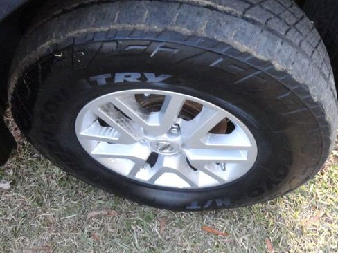 Used 2018 Nissan Frontier SV image 20