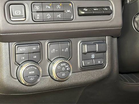 Used 2024 GMC Yukon Denali Ultimate image 34