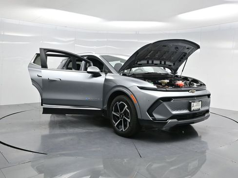 Used 2025 Chevrolet Equinox EV LT w/ Convenience Package image 48