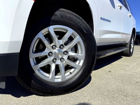 Used 2024 Chevrolet Suburban LT image 2