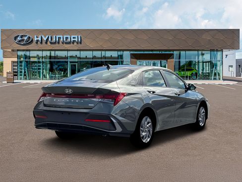 New 2026 Hyundai Elantra Hybrid FWD image 7