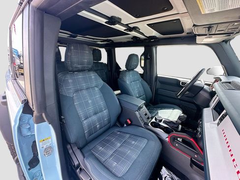 Used 2025 Ford Bronco Heritage Edition AWD/4WD image 28