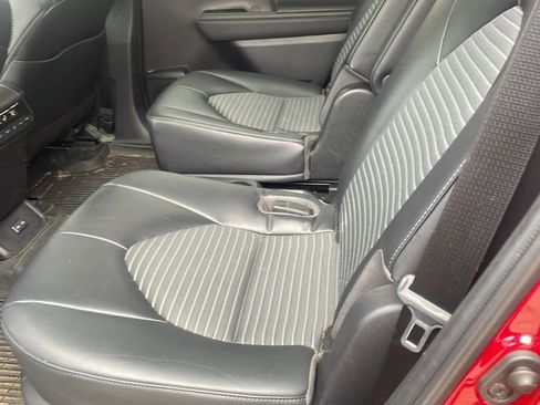 Used 2023 Toyota Highlander XSE image 14